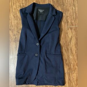 Athleta, size 2, navy blue, 2 button, 2 pocket outer & 1 pocket inside blazer.